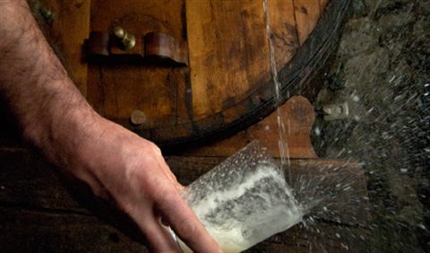 Escanciado de sidra en el txotx